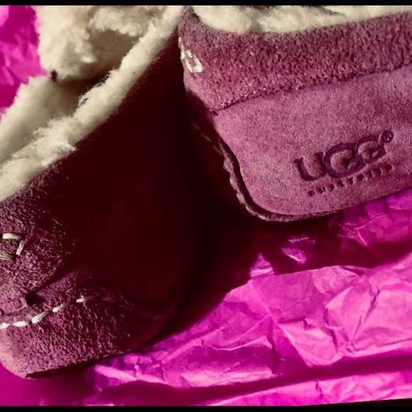 UGGS Ansley Slippers-Sz/7-SOLD - Picture 2 of 8